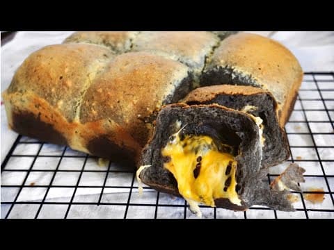 Squid Ink Cheesy Garlic Bread