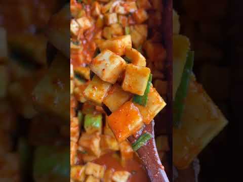 Kkakdugi (Korean Radish Kimchi)
